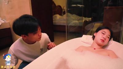 KXG0002浴室湿身强制爱 哥哥突击硬上洗澡妹妹受辱实录 海报