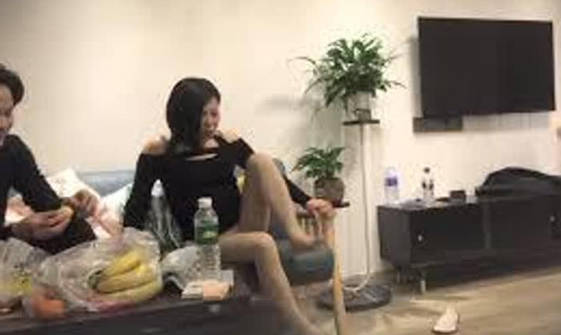 熟女阿姨轻一点好大好长后面好痛哎呦弄两下就算了你太厉害了会搞死的被小哥无套输出不停 海报