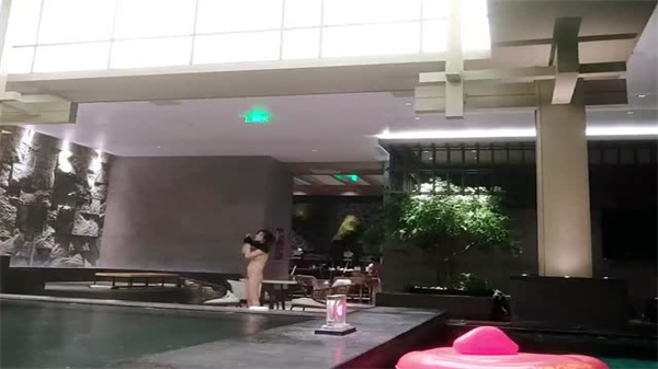 真实偷拍国内洗浴会所第15期：极品嫩妹香艳沐浴，湿身诱惑刺激现场 海报