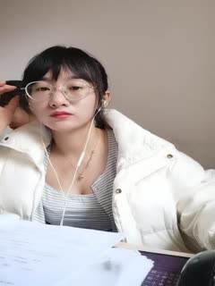这鸡巴老师真骚啊，全程露脸在办公室趁没人开始大秀，备着课都漏着骚奶子，脱光了揉奶玩逼道具摩擦浪叫不断. 海报