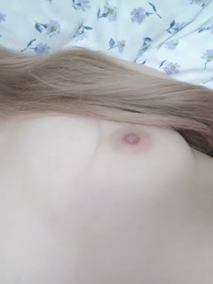 娃娃脸清纯系萝莉嫩妹，全裸白嫩奶子极品粉穴，特写振动棒抽插小穴，揉搓阴蒂娇喘呻吟嗲嗲... 海报