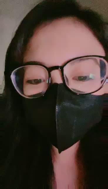 二零二四年四月二十七号_孤独的女孩不开心_2 海报
