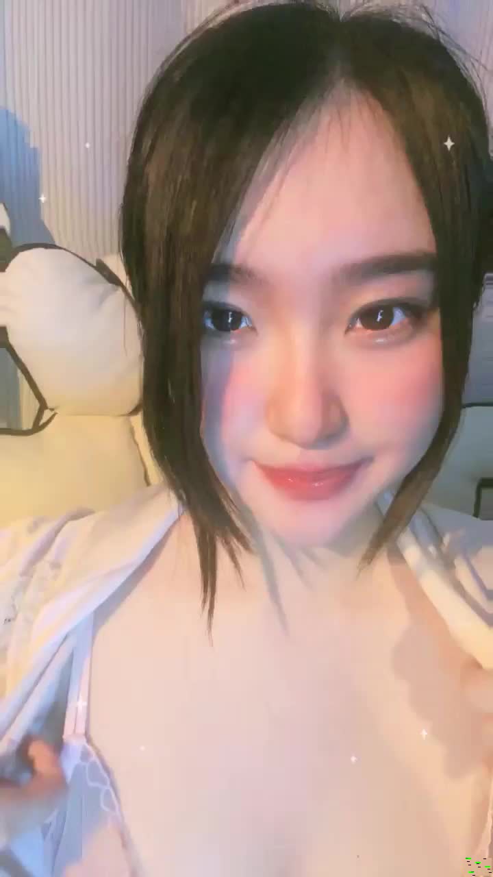 核弹！新人女神~20小时~【小狐狸骚骚】骚舞~道具~喷水2 海报