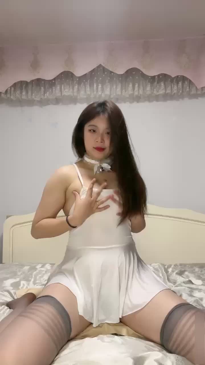 ❤️❤️清纯女学生! 水瓶插逼自慰 奶子很圆 小穴粉嫩 主动骑乘 后入吃鸡 无套狂插 狂射一身!2 海报